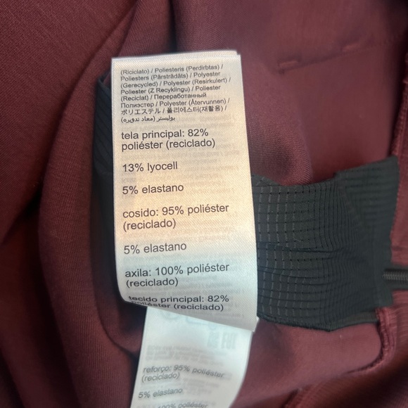 *New* On Running Hoodie in Mulberry, Size XS - Picture 10 of 10